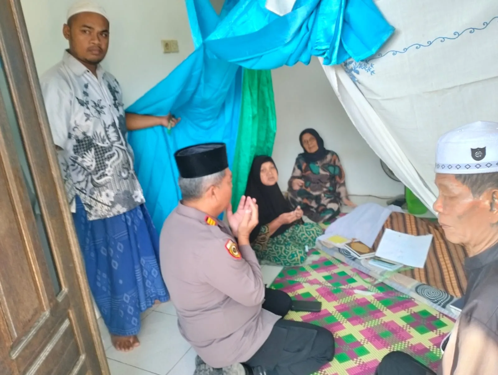 Kapolres Tanjab Barat Sampaikan Duka Cita atas Wafatnya Serma Pol Purn. Ibrahim Bin Abas