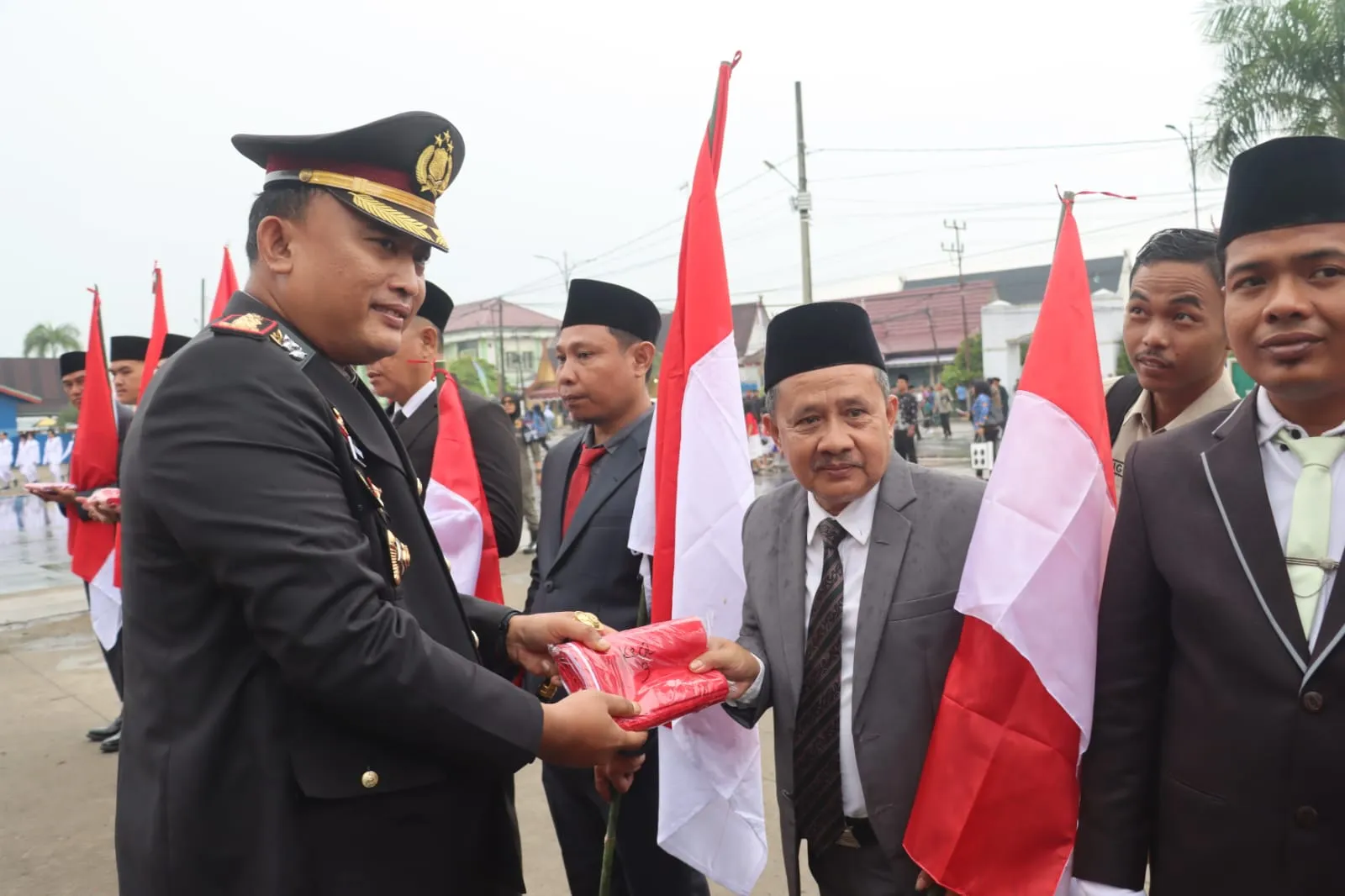 Kapolres Tanjab Barat Bersama Forkopimda Hadiri Upacara Peringatan Hari Kemerdekaan RI ke-81