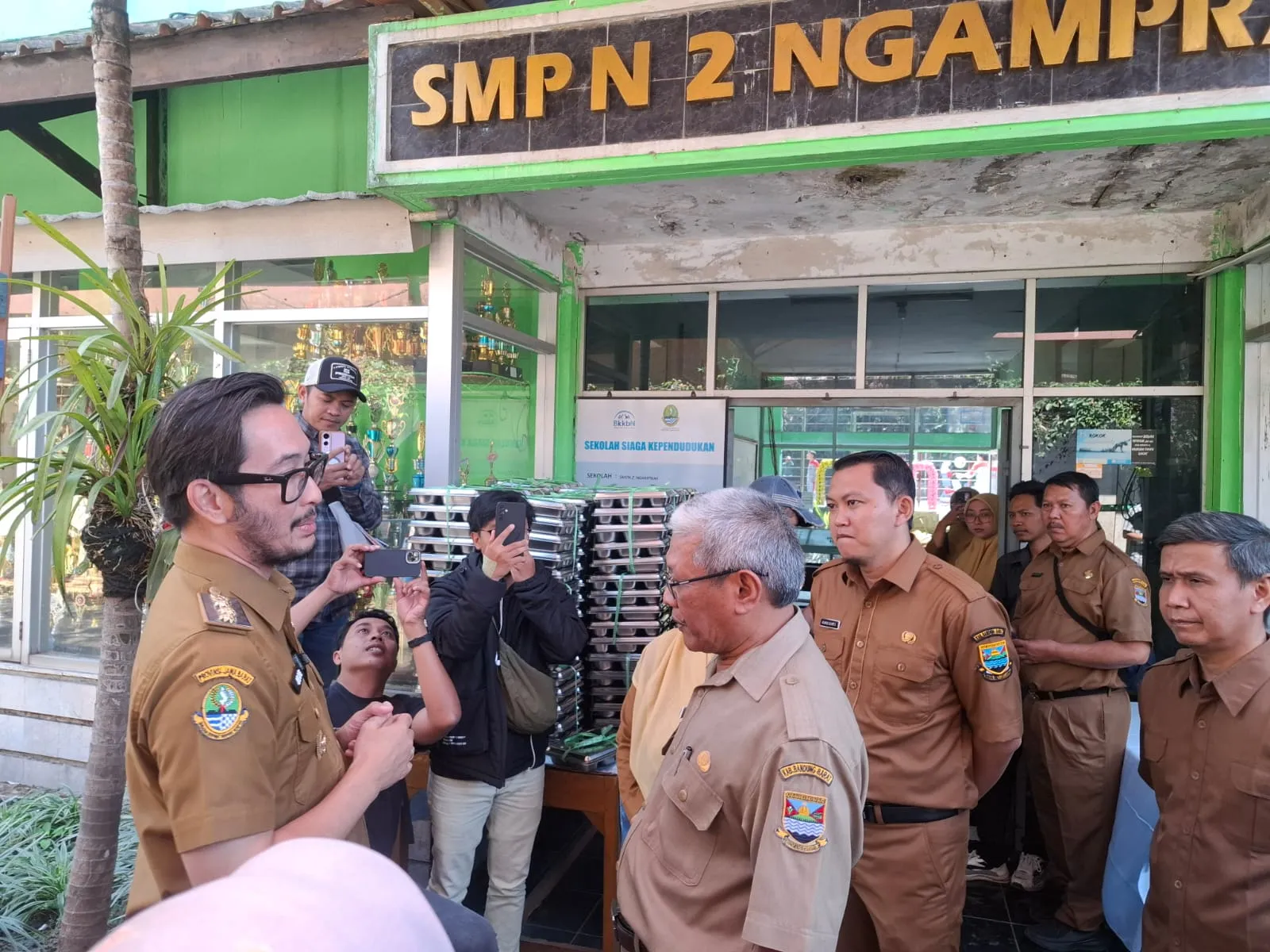 SMPN 2 Ngamprah Viral, Bupati Bandung Barat Kaget Lihat Kondisi Sekolah: “Ke Mana Dana BOS?”