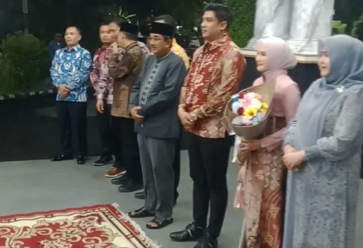 PISAH SAMBUT KAPOLRES TANJAB BARAT BERLANGSUNG KHIDMAT DI RUMAH DINAS BUPATI