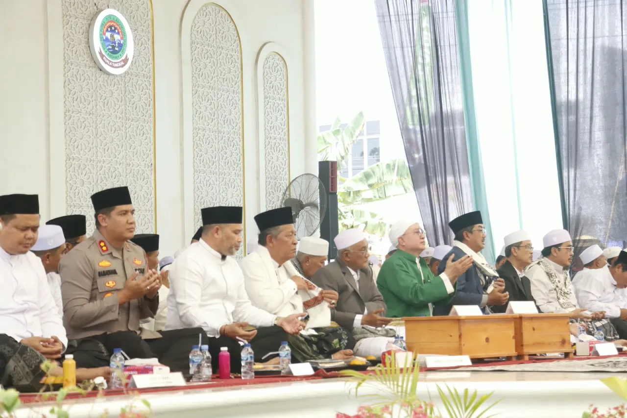 Jamaah Memadati Haul Akbar di Kuala Tungkal, Polres Tanjab Barat Pastikan Kegiatan Aman dan Kondusif