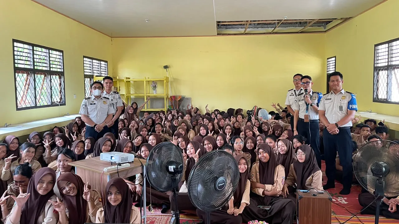 Cegah TPPO dan TPPM Sejak Dini, Imigrasi Tanjung Jabung Barat Edukasi Pelajar SMAN 15